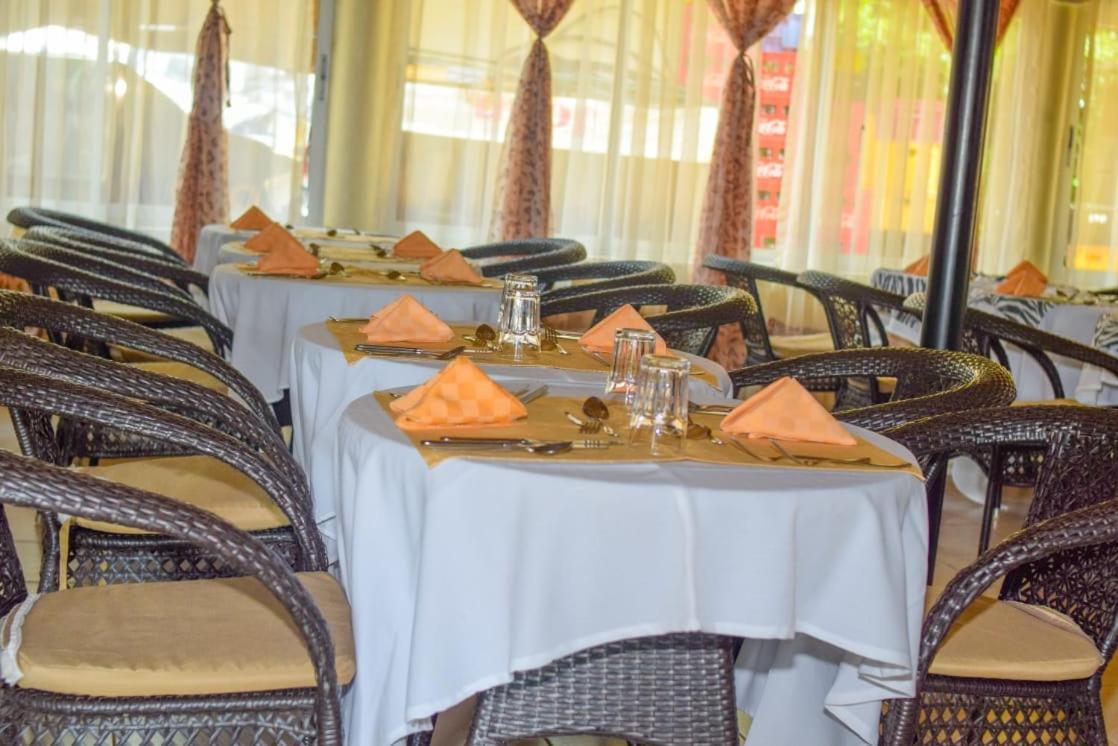 Golden Gates Hotel Thuthuriki Exterior photo